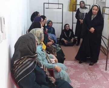 برگزاری کلاس‌های آموزش صنایع‌دستی گلیم‌بافی در اوز فارس