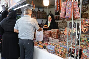 نمایشگاه سوغات و صنایع‌دستی در پارک محتشم رشت
