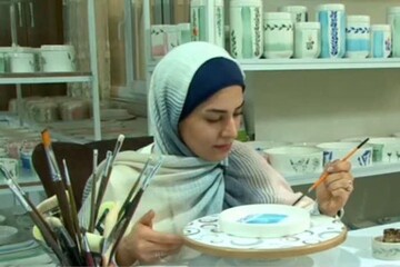 انعکاس هنر اصیل ایرانی در سفال و سرامیک، جهان را متحیر می‌کند/ لزوم توانمندسازی هنرمندان برای صادرات صنایع‌دستی