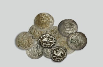 مجموعه‌دار تهرانی ۵۰۰ سکه تاریخی به موزه رضوی اهدا کرد
