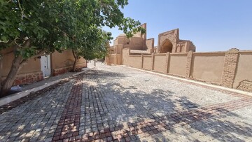 مرمت و سامان‌دهی حریم درجه‌ یک مسجد جامع فرومد میامی انجام شد