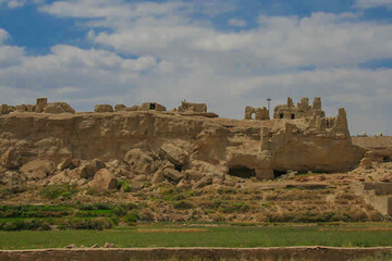 قلعه ایزدخواست، یادمانی تاریخی در شمال فارس