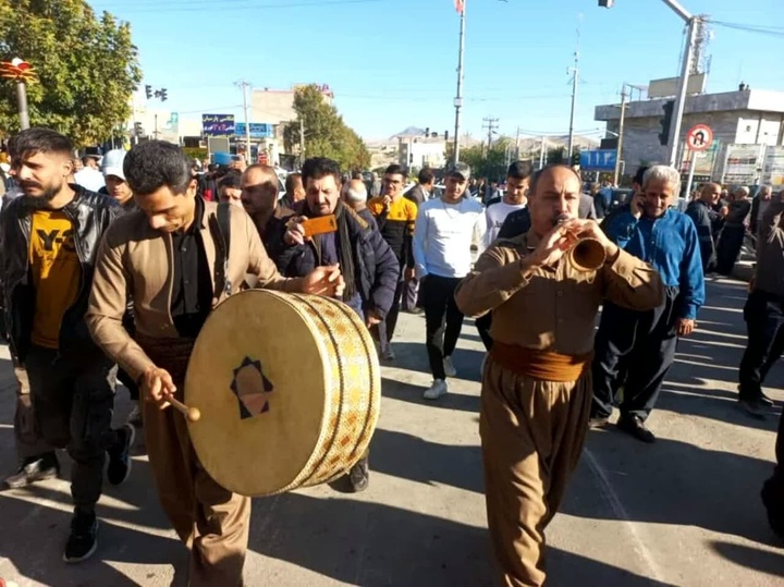 ساز موسیقی اقوام ایرانی در کامیاران نواخته شد
