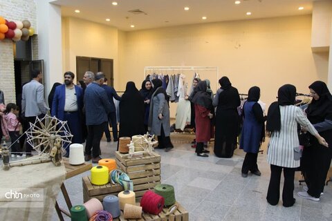 افتتاح جشنواره مد و لباس دستبافته های کار بافی در اردکان