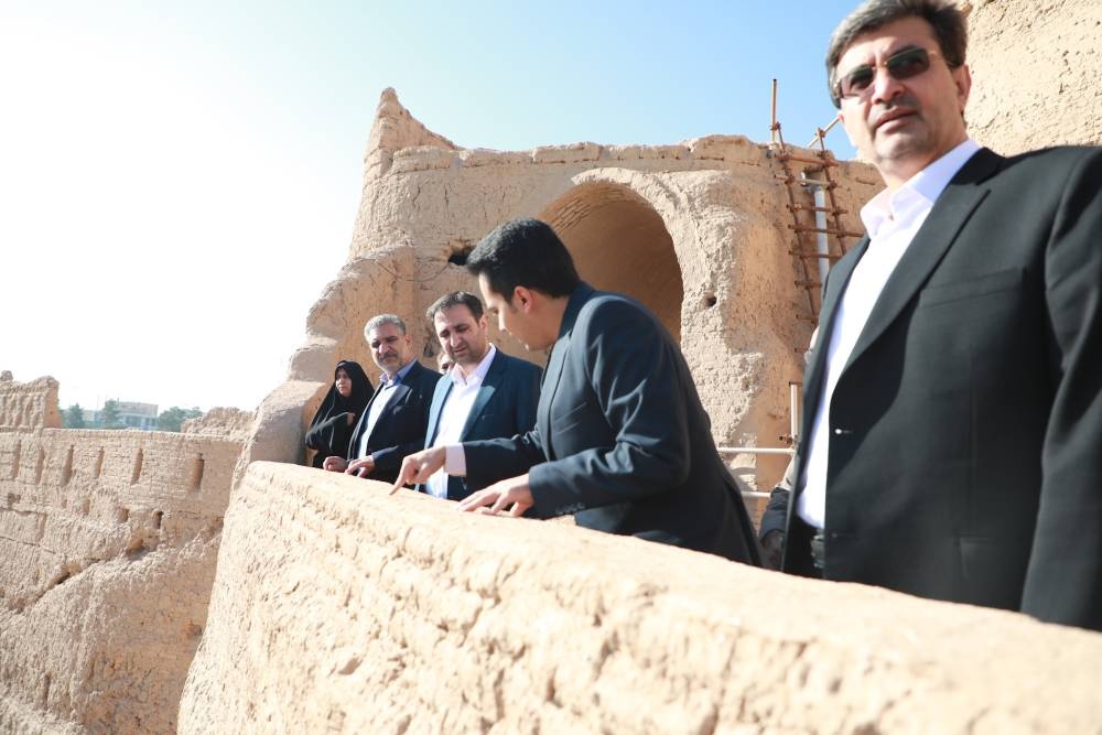 بازدید معاون گردشگری وزارت میراثفرهنگی، گردشگری و صنایعدستی کشور از کهن دژ نارین قلعه میبد