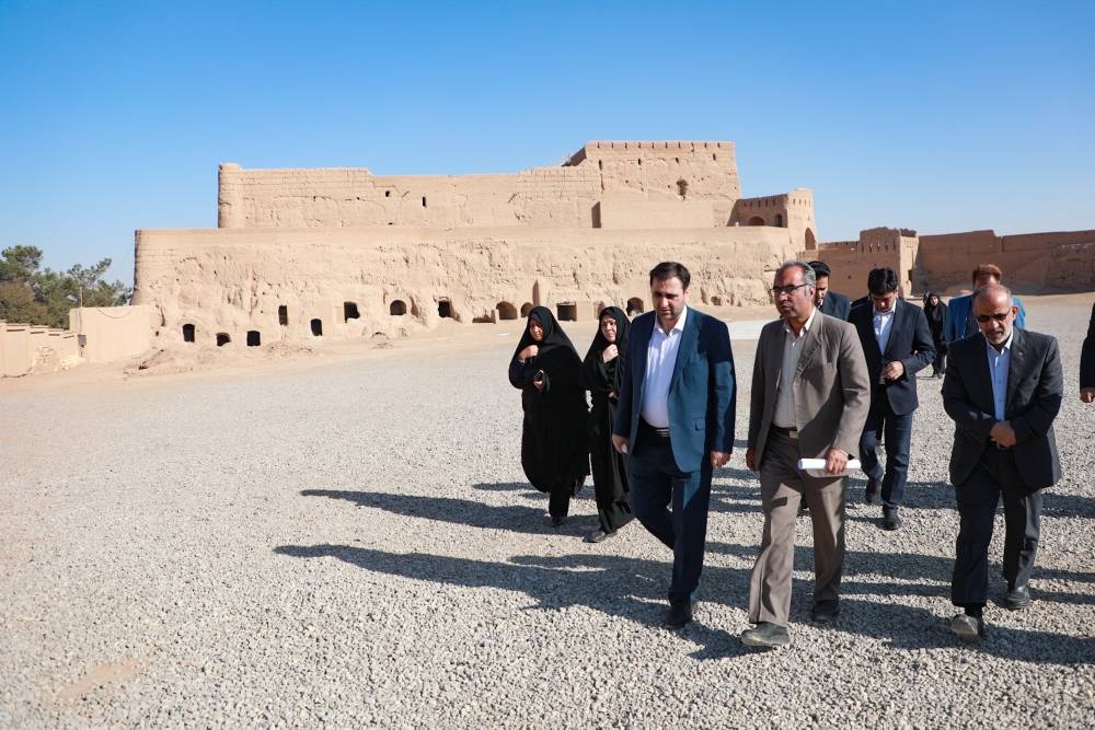 بازدید معاون گردشگری وزارت میراثفرهنگی، گردشگری و صنایعدستی کشور از کهن دژ نارین قلعه میبد