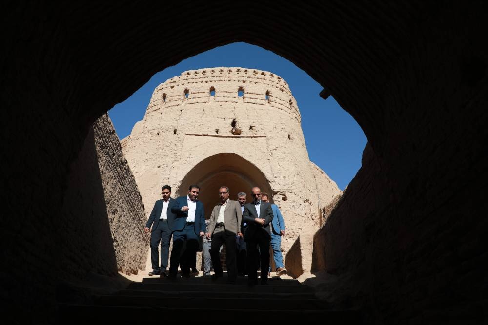 بازدید معاون گردشگری وزارت میراثفرهنگی، گردشگری و صنایعدستی کشور از کهن دژ نارین قلعه میبد