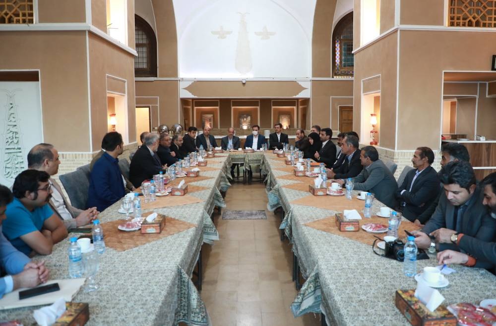 نشست معاون گردشگری کشور با فعالان گردشگری شهرستان تفت