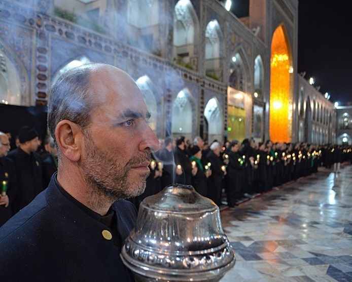 سنت عودسوزان در حرم امام هشتم با بیش از ۴ قرن