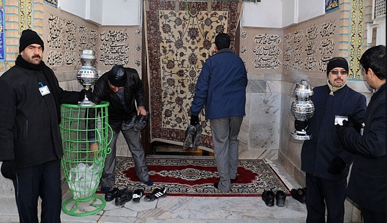 سنت عودسوزان در حرم امام هشتم با بیش از ۴ قرن