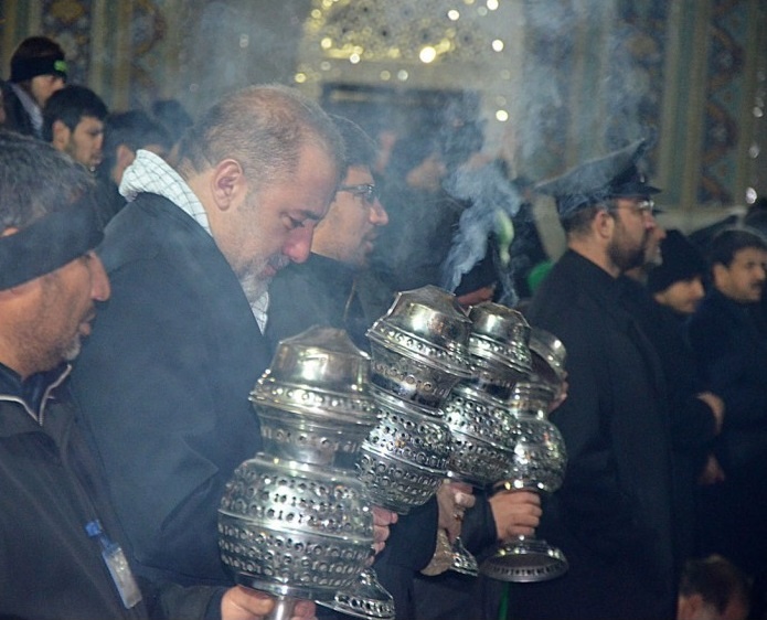 سنت عودسوزان در حرم امام هشتم با بیش از ۴ قرن