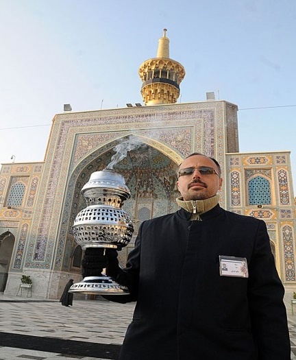 سنت عودسوزان در حرم امام هشتم با بیش از ۴ قرن