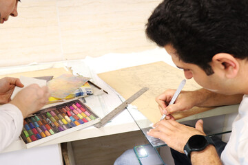 ۲۰ تابلوی نقاشی حبیب محمدی در موزه رشت مرمت و بازسازی شد
