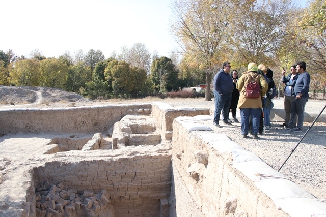 بازدید خبرنگاران میراث‌فرهنگی از هشتمین فصل کاوش‌های باستان‌شناسی محوطه ازبکی