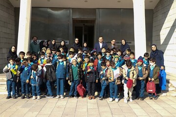 بازدید دانش آموزان مدرسه رهپویان از موزه فرش ایران