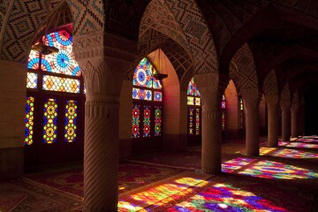 بازی رنگ و نور در مسجد صورتی