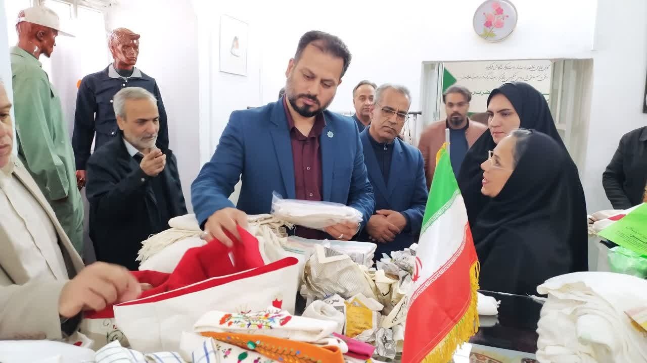 تجلیل از صنعتگران و هنرمندان صنایع‌دستی دارای معلولیت خراسان جنوبی