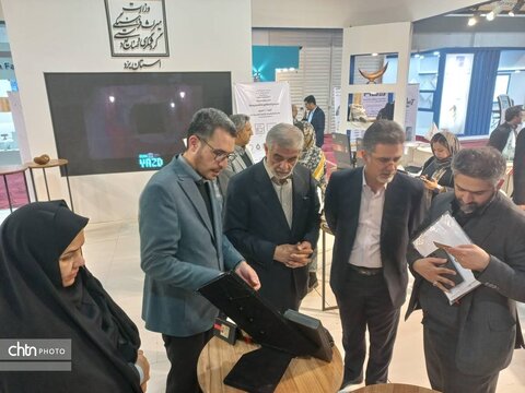 در شب آخر نمایشگاه پژوهش، فناوری و فن بازار یزد نماینده مردم یزد، زارچ و اشکذر در مجلس شورای اسلامی از دستاوردهای مهارتی غرفه میراث‌فرهنگی بازدید کرد.