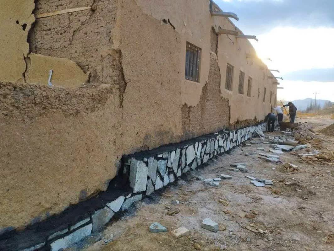 آغاز بهسازی حسینیه تاریخی ارزهخوران در ماهنشان