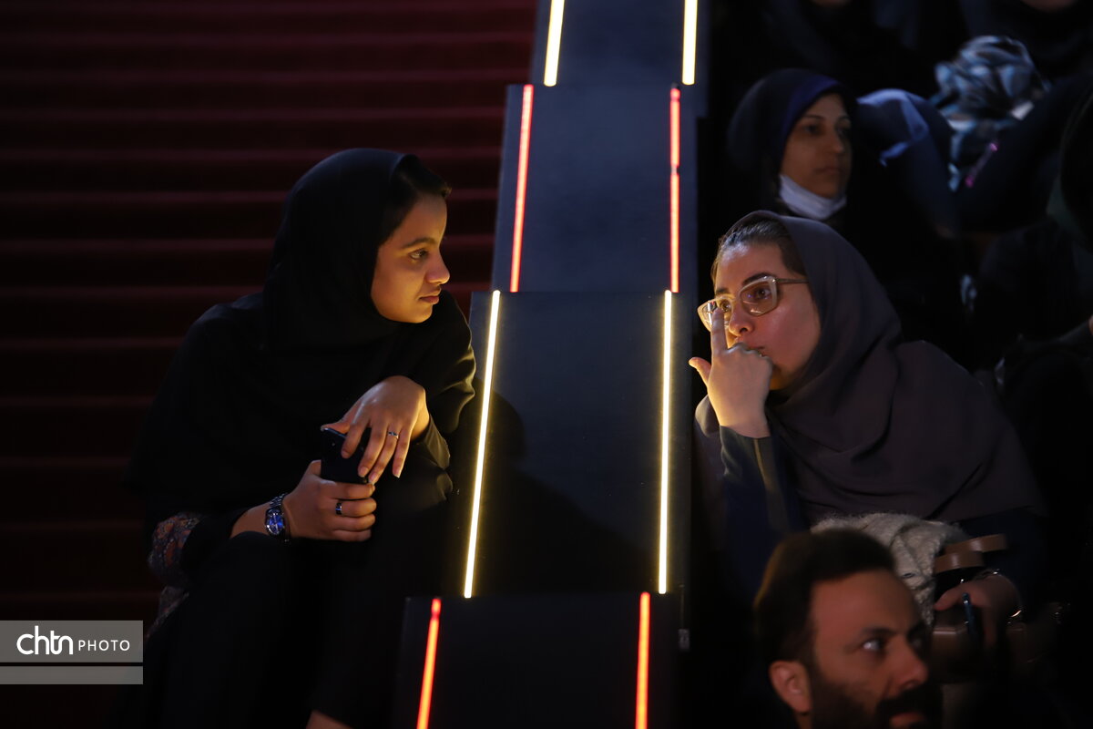 در نشست وزیر میراثفرهنگی با دانشجویان چه گذشت؟/ از تشکیل شورای راهبردی دانشجویی در وزارت میراثفرهنگی تا تخصیص اعتبار برای احیای صنایعدستی فراموش شده