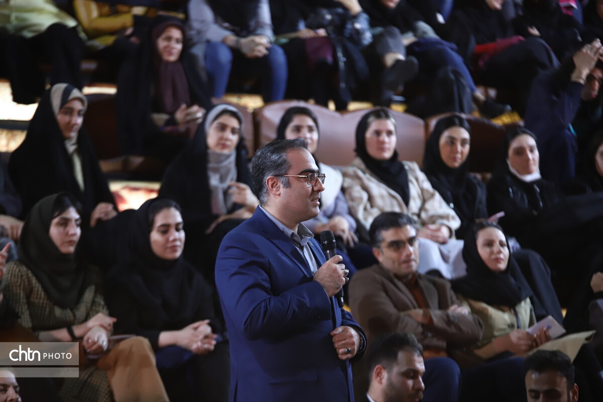 در نشست وزیر میراثفرهنگی با دانشجویان چه گذشت؟/ از تشکیل شورای راهبردی دانشجویی در وزارت میراثفرهنگی تا تخصیص اعتبار برای احیای صنایعدستی فراموش شده