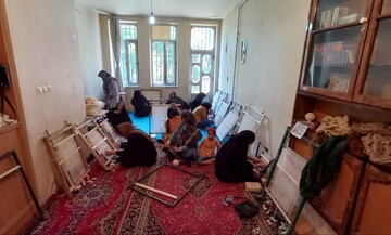 کارگاه آموزش گلیم‌بافی در صحنه کرمانشاه برگزار شد