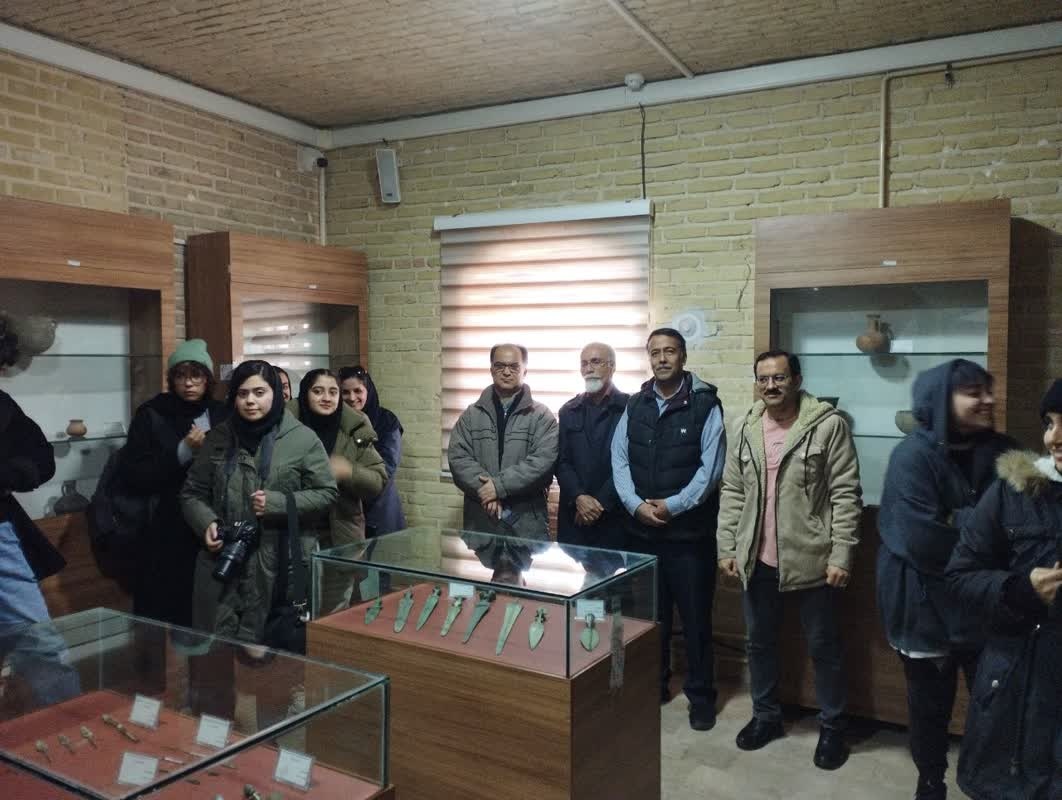 بازدید دانشجویان دانشگاه فرهنگ و هنر تهران از موزه باستانشناسی پیر احمد زهرنوش ابهر