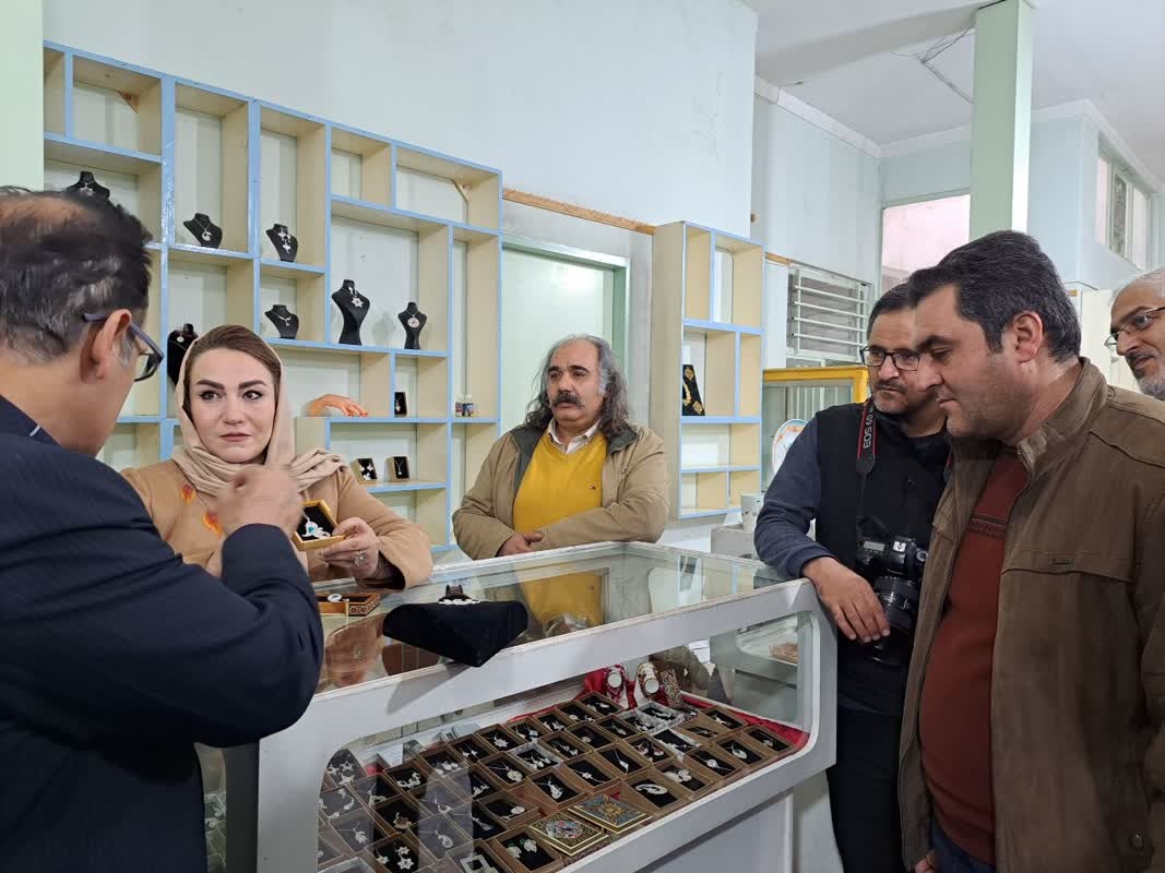 نمایشگاه صنایع‌دستی و تولیدات محلی به مناسبت یلدا در زنجان افتتاح شد