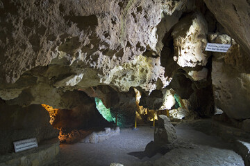 غار نخجیر؛ شگفتی طبیعت دلیجان