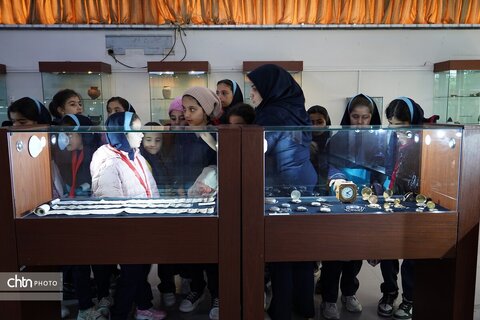بازدید دانش آموزان از موزه باستان شناسی ارومیه