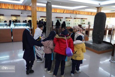 بازدید دانش آموزان از موزه باستان شناسی ارومیه