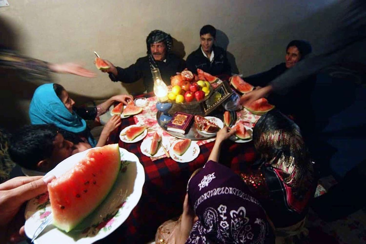 روایتی از تکرار شیرین آداب‌ورسوم مردم کردستان در «شه‌و چله» یا «شه‌و یلدا»