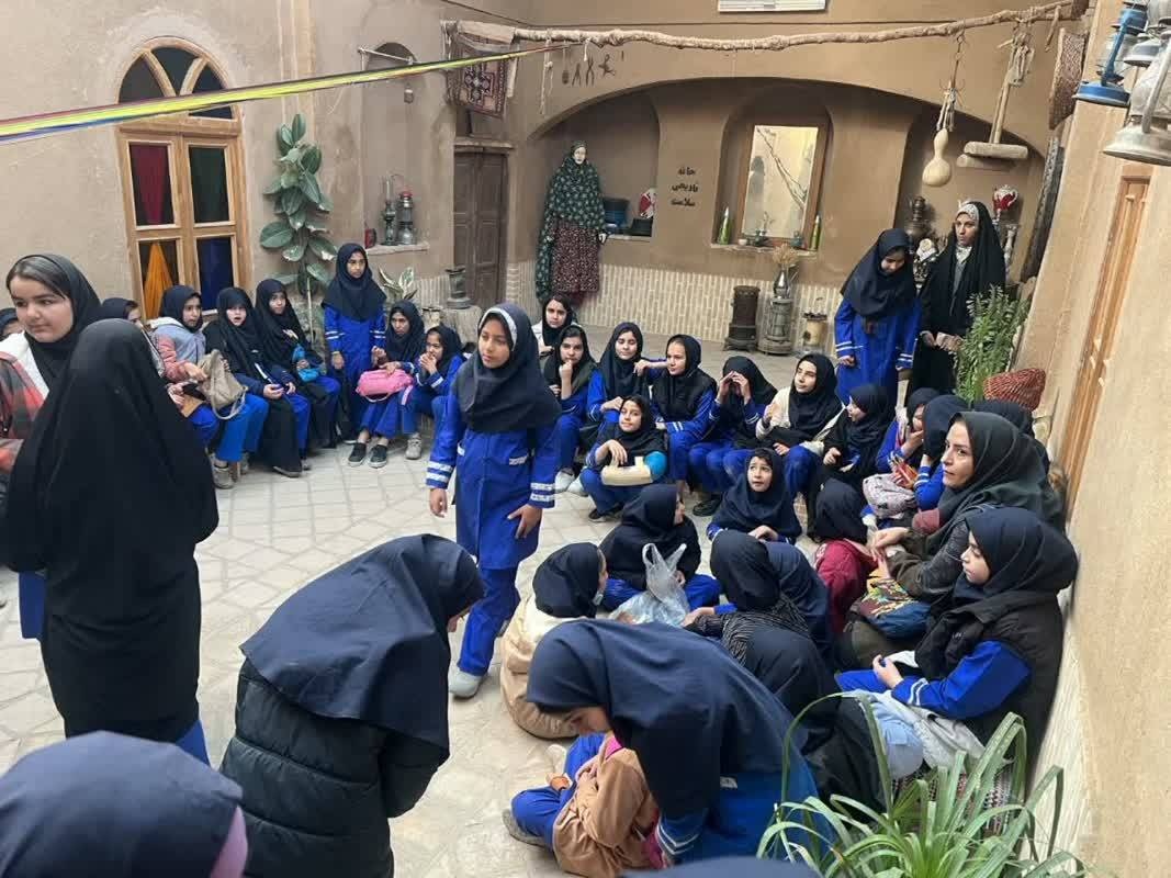 برگزاری تور گردشگری دانش‌آموزی در شهرستان اردکان