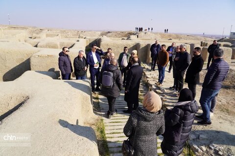 بازدید مدیران دفاتر و فعالان گردشگری ترکیه از تپه حسنلو نقده