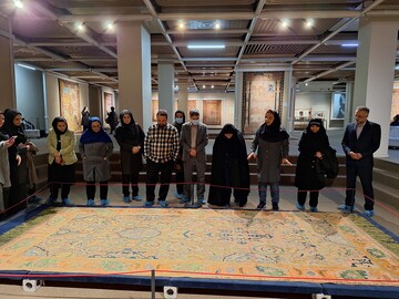 بازدید ثبت احوالی‌ها از موزه فرش ایران به مناسبت یکصد و پنجمین سال تاسیس ثبت احوال