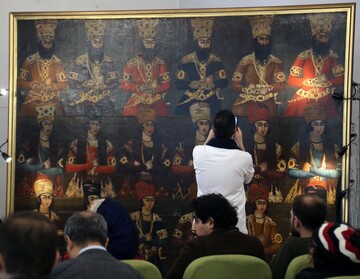 چگونگی شکل‌گیری نقاشی قاجاری «صف سلام» در تالار آبی نیاوران بررسی شد