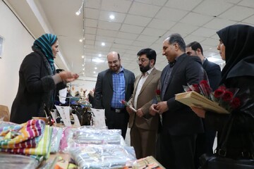 برگزاری نمایشگاه صنایع دستی به مناسبت روز مادر در استان مرکزی