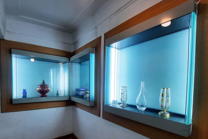 نمایشگاه آثار شیشهای در موزه هنرهای تزئینی ایران در اصفهان برپا شد نمایشگاه آثار شیشهای در موزه هنرهای تزئینی ایران در اصفهان برپا شد