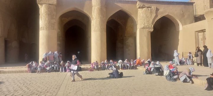 دانش آموزان دامغانی به نقّاشی و طرّاحی با موضوع مسجد تاریخانه پرداختند