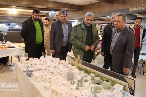 دومین جشنواره صنایع‌دستی بسیج خراسان رضوی "نمایشگاه آثار جشنواره صنایع دستی بسیج خراسان رضوی  در مجتمع تجاری الماس شرق مشهد افتتاح شد