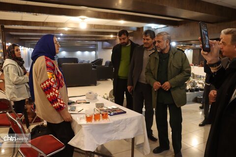 دومین جشنواره صنایع‌دستی بسیج خراسان رضوی "نمایشگاه آثار جشنواره صنایع دستی بسیج خراسان رضوی  در مجتمع تجاری الماس شرق مشهد افتتاح شد