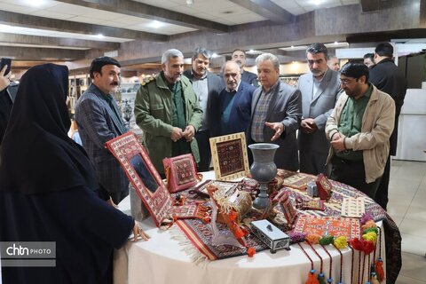 دومین جشنواره صنایع‌دستی بسیج خراسان رضوی "نمایشگاه آثار جشنواره صنایع دستی بسیج خراسان رضوی  در مجتمع تجاری الماس شرق مشهد افتتاح شد