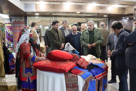 دومین جشنواره صنایع‌دستی بسیج خراسان رضوی "نمایشگاه آثار جشنواره صنایع دستی بسیج خراسان رضوی  در مجتمع تجاری الماس شرق مشهد افتتاح شد