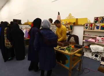 بازدید اعضای دفاتر بیداری اسلامی از نمایشگاه هنرماندگار ایرانی