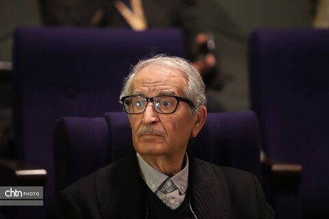 آینه‌کاری ایرانی، تجلّی وحدت در کثرت و رسانه‌ای جهانی از اندیشه ایرانی است/ هنر آینه‌کاری را نباید از هستی‌شناسی جدا کرد