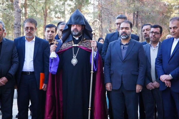 همزیستی مسالمتآمیز ادیان الهی محور توسعه گردشگری اصفهان است همزیستی مسالمتآمیز ادیان الهی محور توسعه گردشگری اصفهان است