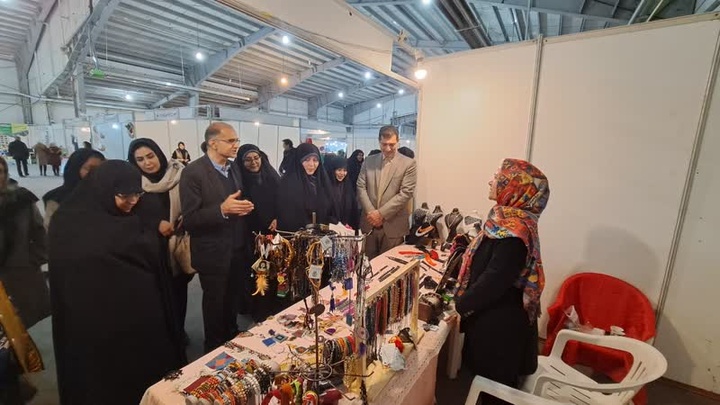 نمایشگاه صنایع‌دستی، سوغات و توانمندی‌های بانوان در ارومیه به کار خود پایان داد