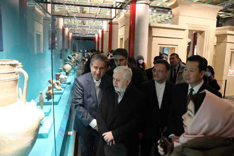 بازدید قائم مقام وزیر و معاون میراث فرهنگی از نمایشگاه شکوه ایران باستان در چین