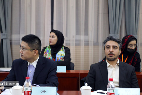 نشست دکتر دارابی با گروه اعزامی آموزش موزه داری در چین