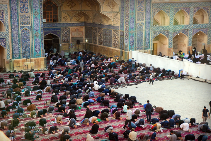 برگزاری آیین معنوی اعتکاف در مساجد تاریخی جامع عتیق و امام (ره) اصفهان